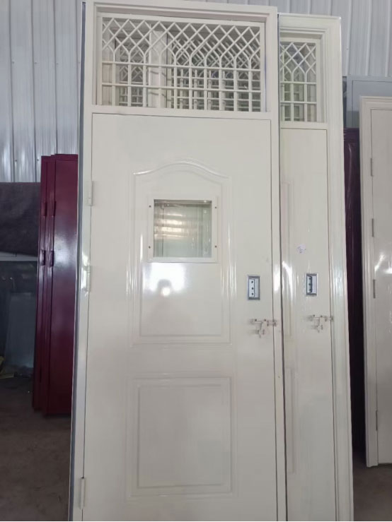 北屯学校教室门