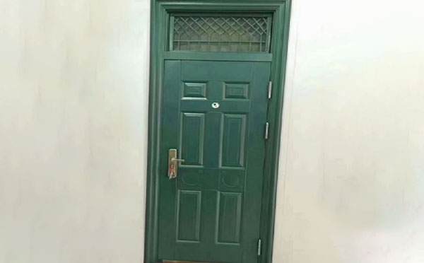 北屯学校教室门