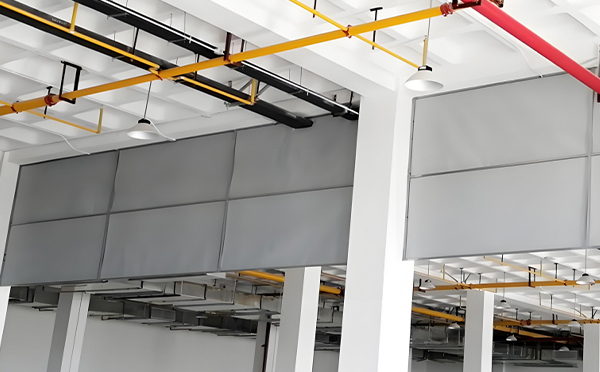 商场防烟分区常闭节点：北屯挡烟垂壁高度与控制器接线图解