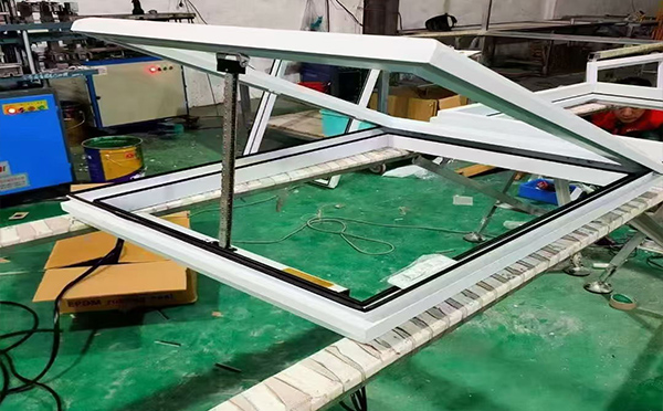 某地下车库出入口北屯排烟窗配置工程