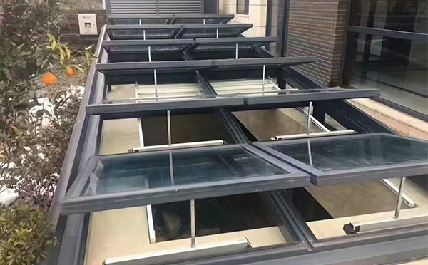 某轨道交通车辆维修车间北屯排烟窗应用