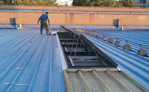 某区域性物流仓储中心北屯排烟窗系统安装项目